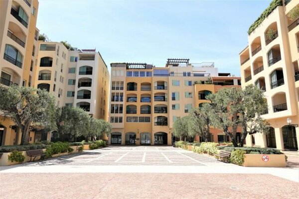 Local commercial / bureau