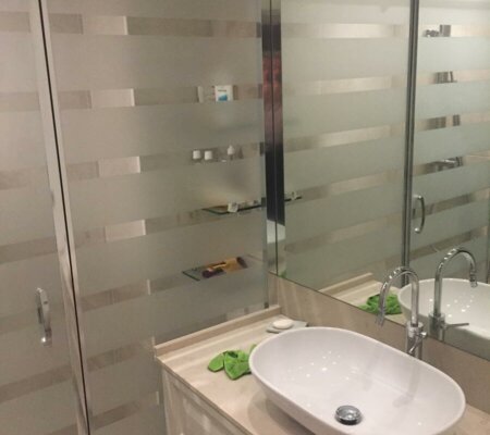 Grand studio rénové à Saint André